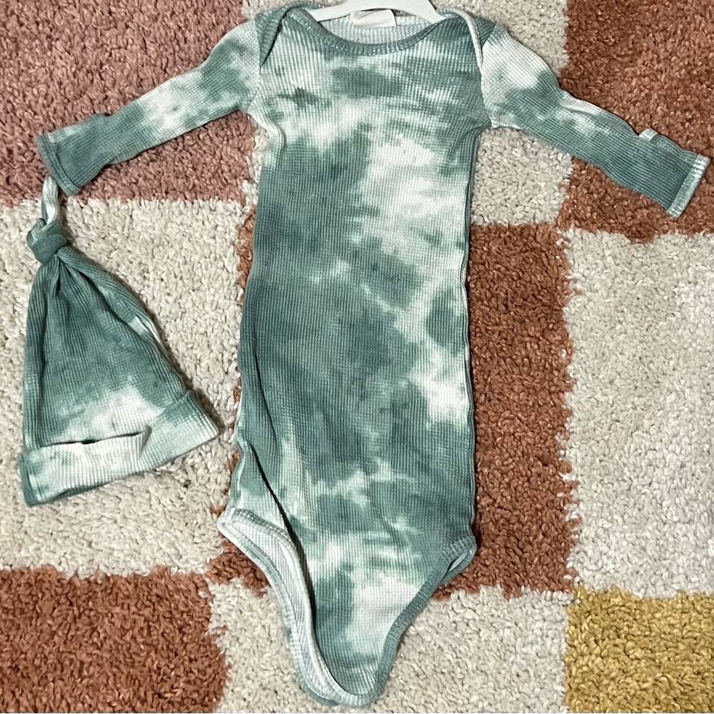 Spearmint Love gender neutral gown and hat